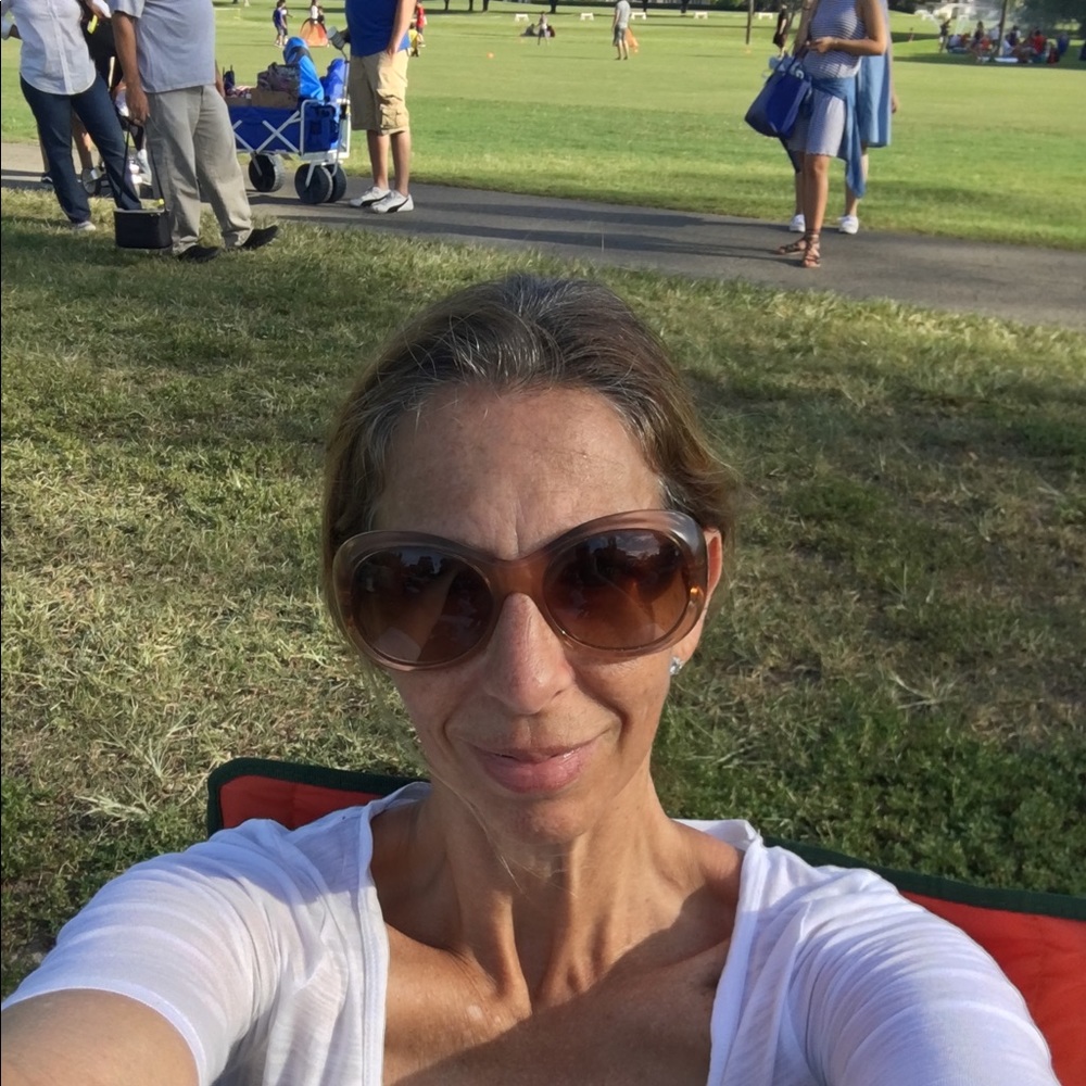 Meet your Posher, Elizabeth